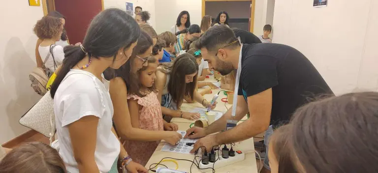 Actividad de experimentación y divulgación tecnológica con alumnado