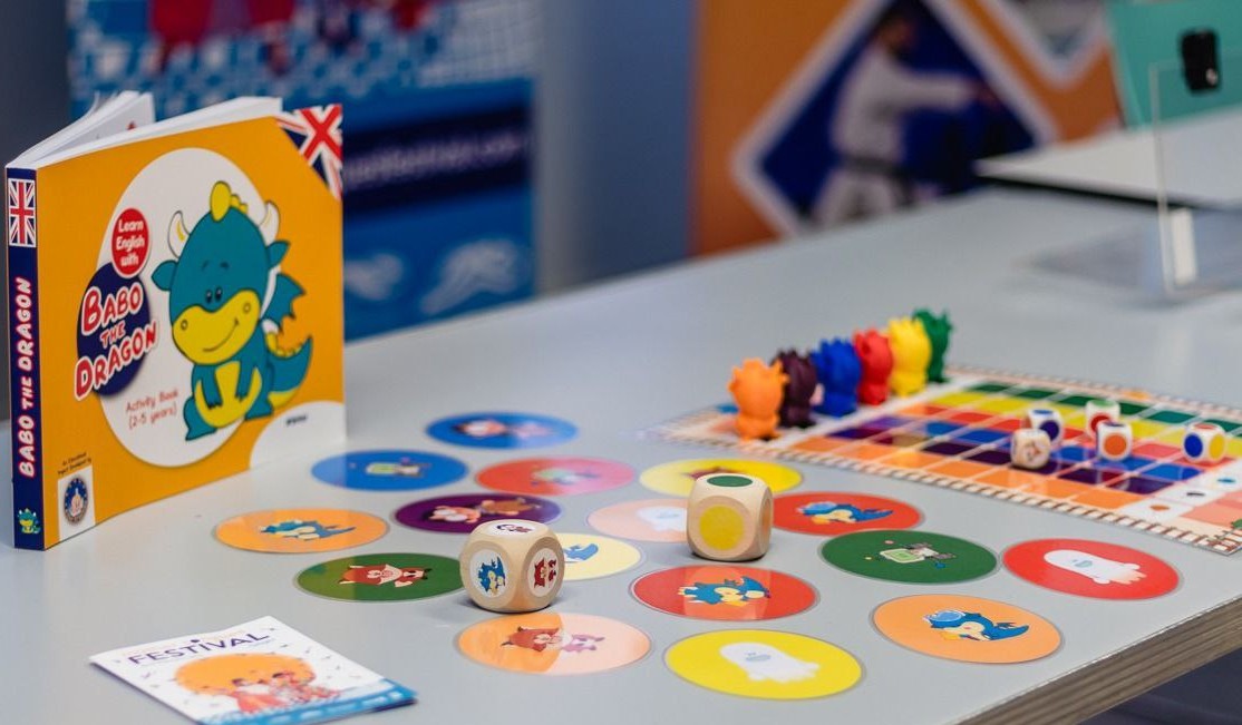 Juego de mesa BABO con libro, tablero, fichas y dados